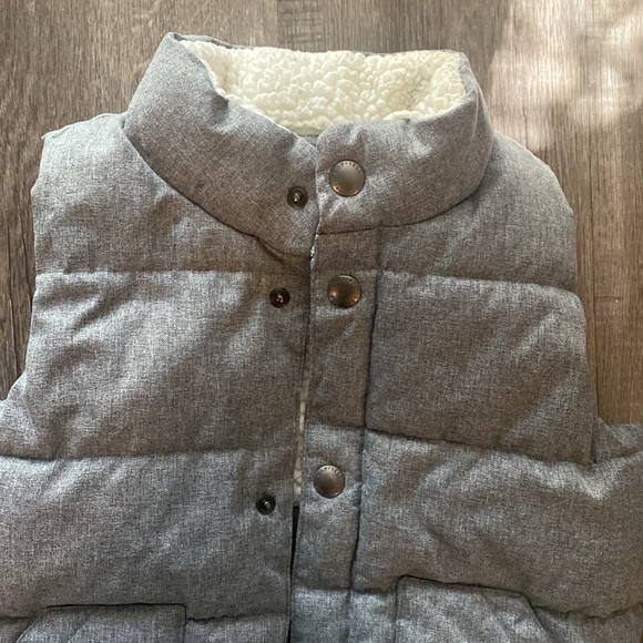 Gray vest - Picture 4 of 4